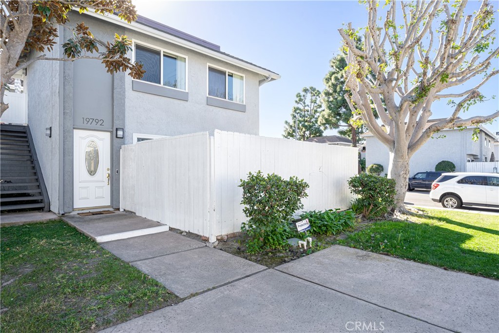 19792 Bromley Lane 3