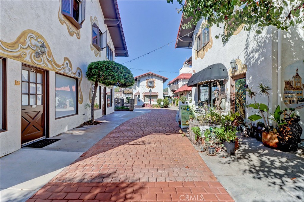 7561 Center Avenue Unit: 6