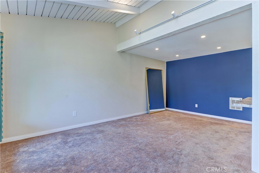 1010 W Macarthur Boulevard 68