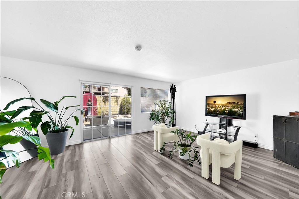 1543 E Tam Oshanter Street