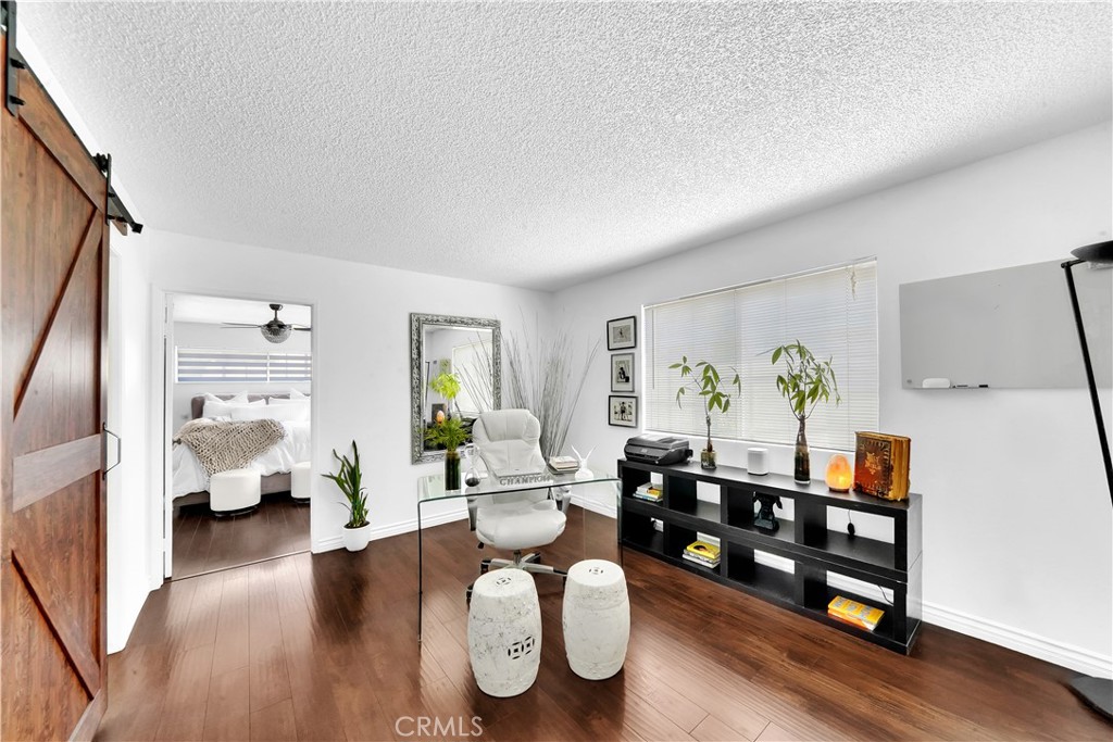 1543 E Tam Oshanter Street