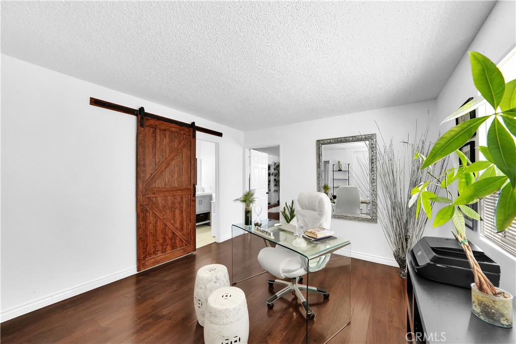 1543 E Tam Oshanter Street