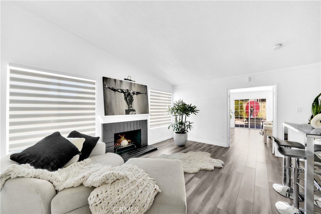 1543 E Tam Oshanter Street