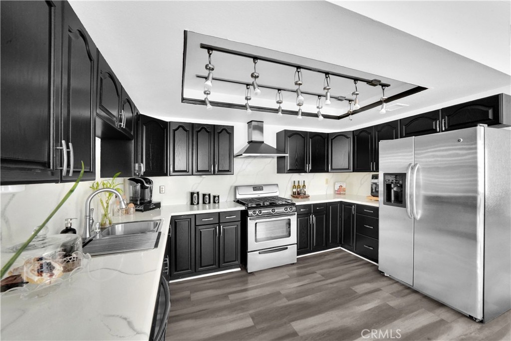 1543 E Tam Oshanter Street