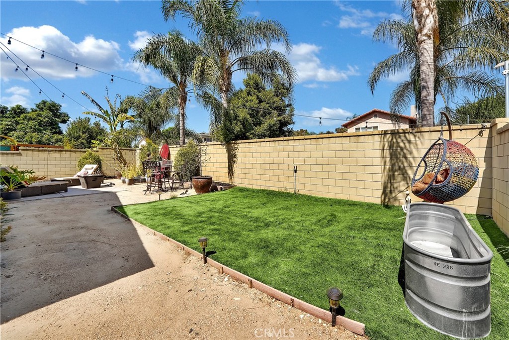 1543 E Tam Oshanter Street