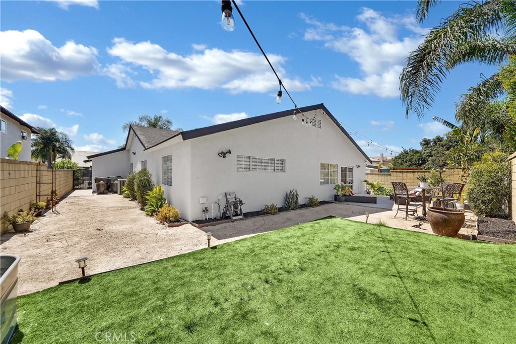 1543 E Tam Oshanter Street