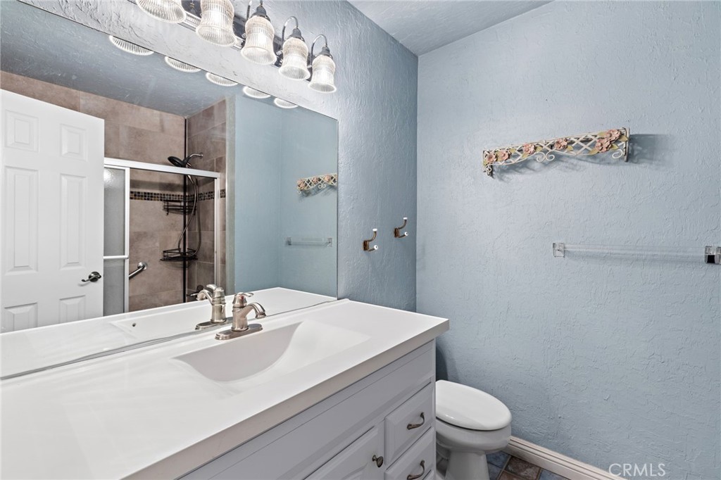 1562 E Bermuda Dunes Street