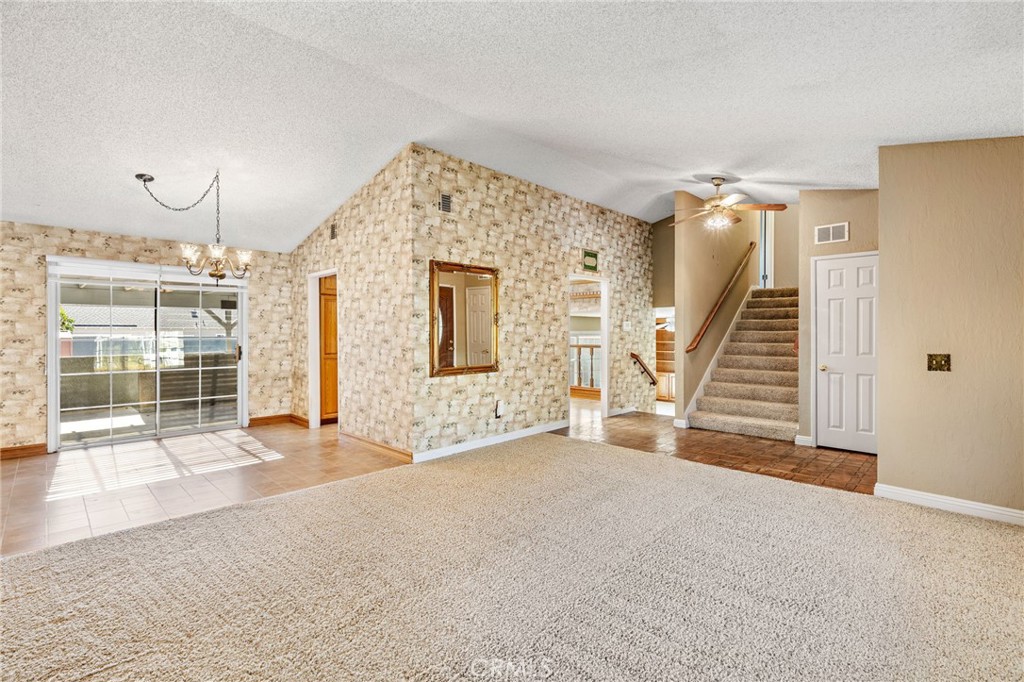 1562 E Bermuda Dunes Street