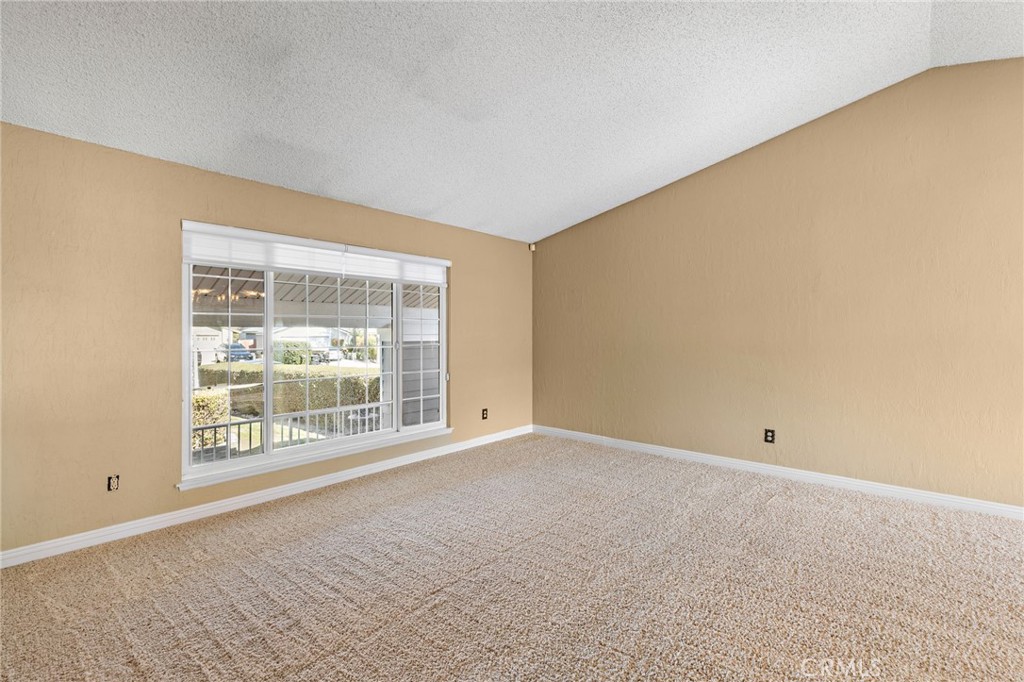 1562 E Bermuda Dunes Street