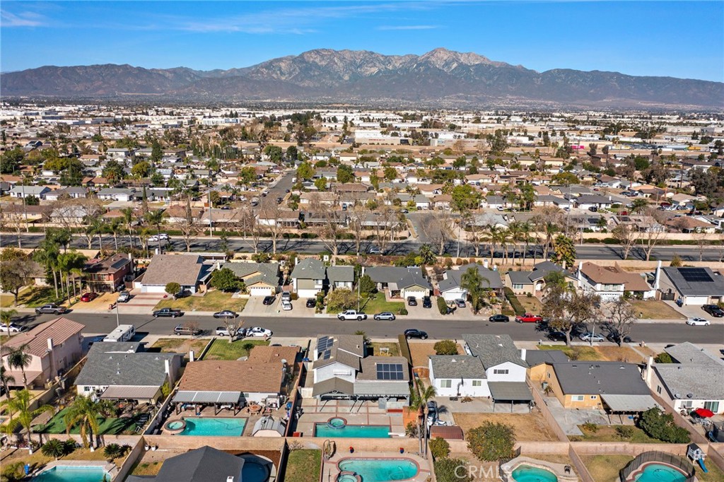 1562 E Bermuda Dunes Street