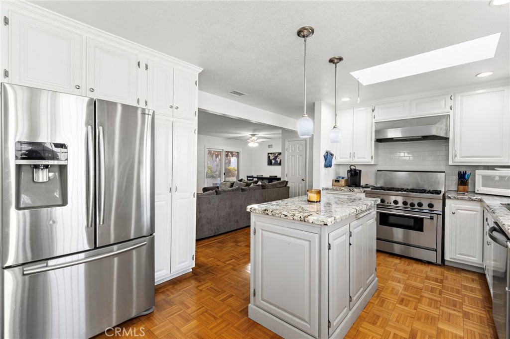 19101 Newland Street