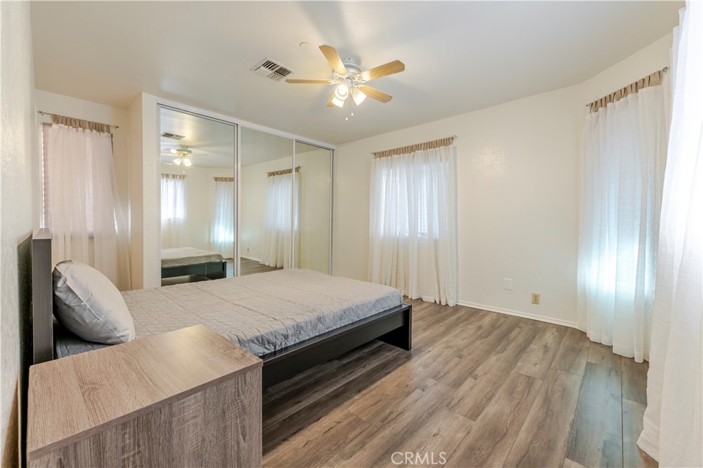 7561 Center 4