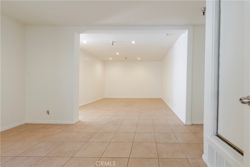 7561 Center 4