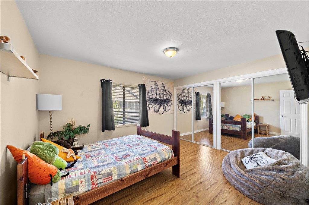 2404 Niagara