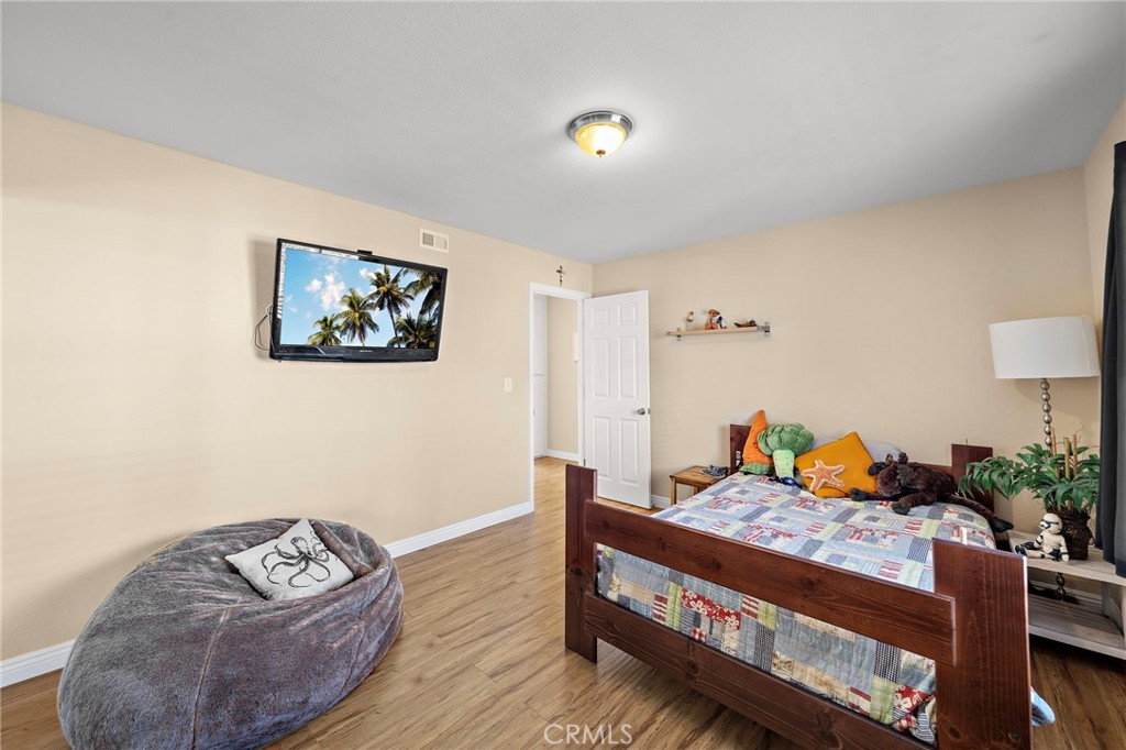 2404 Niagara