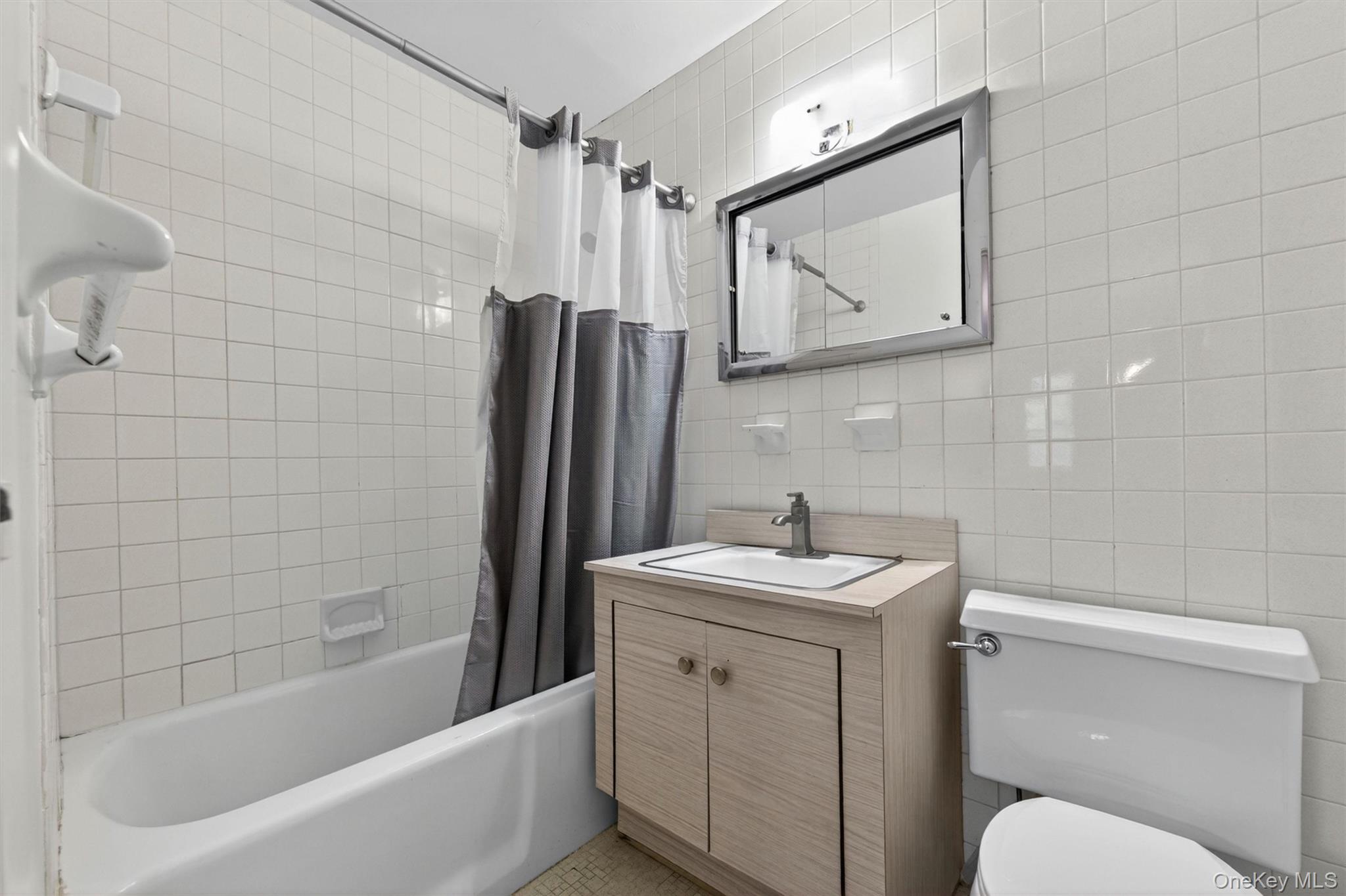 1 Lakeview Drive Unit: 1P