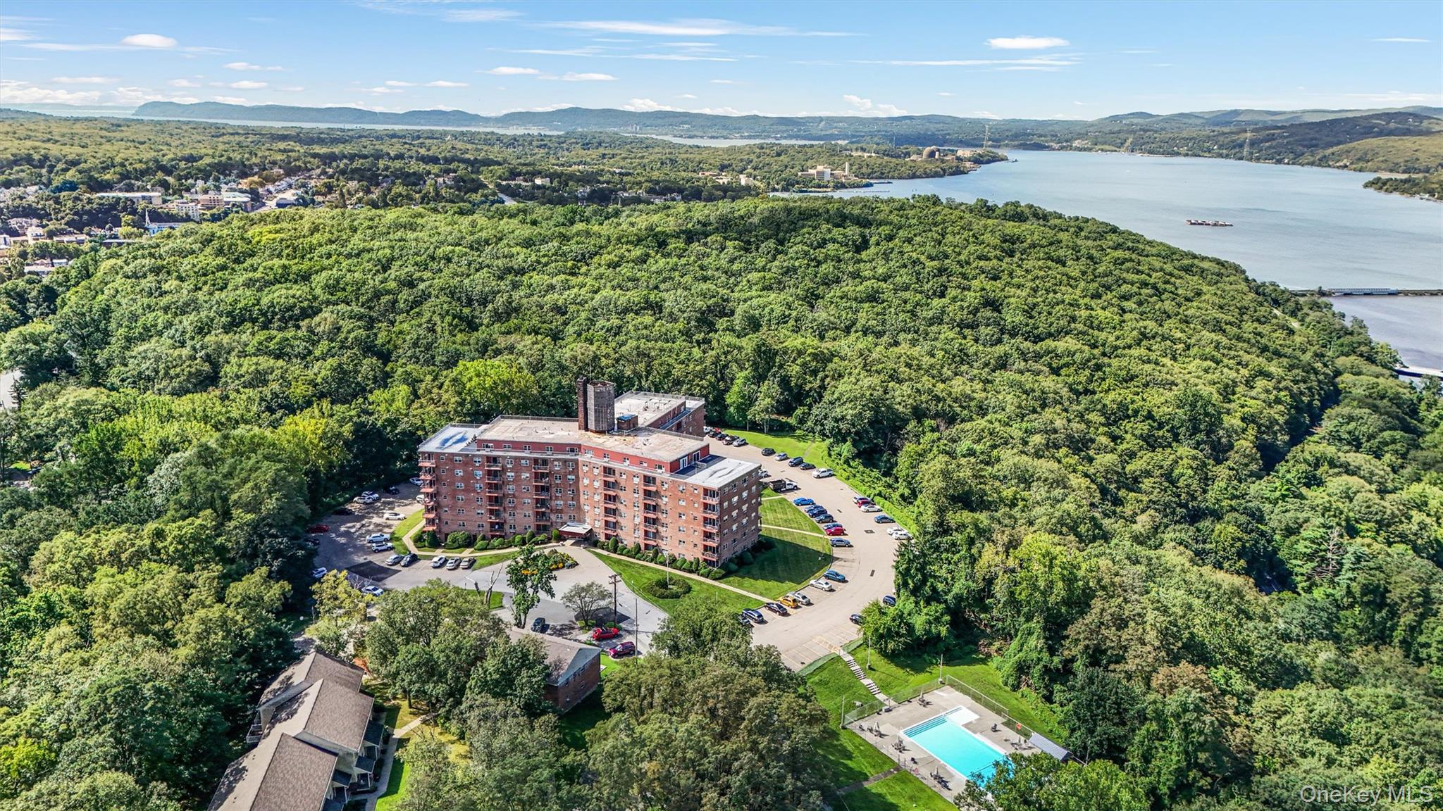 1 Lakeview Drive Unit: 1P