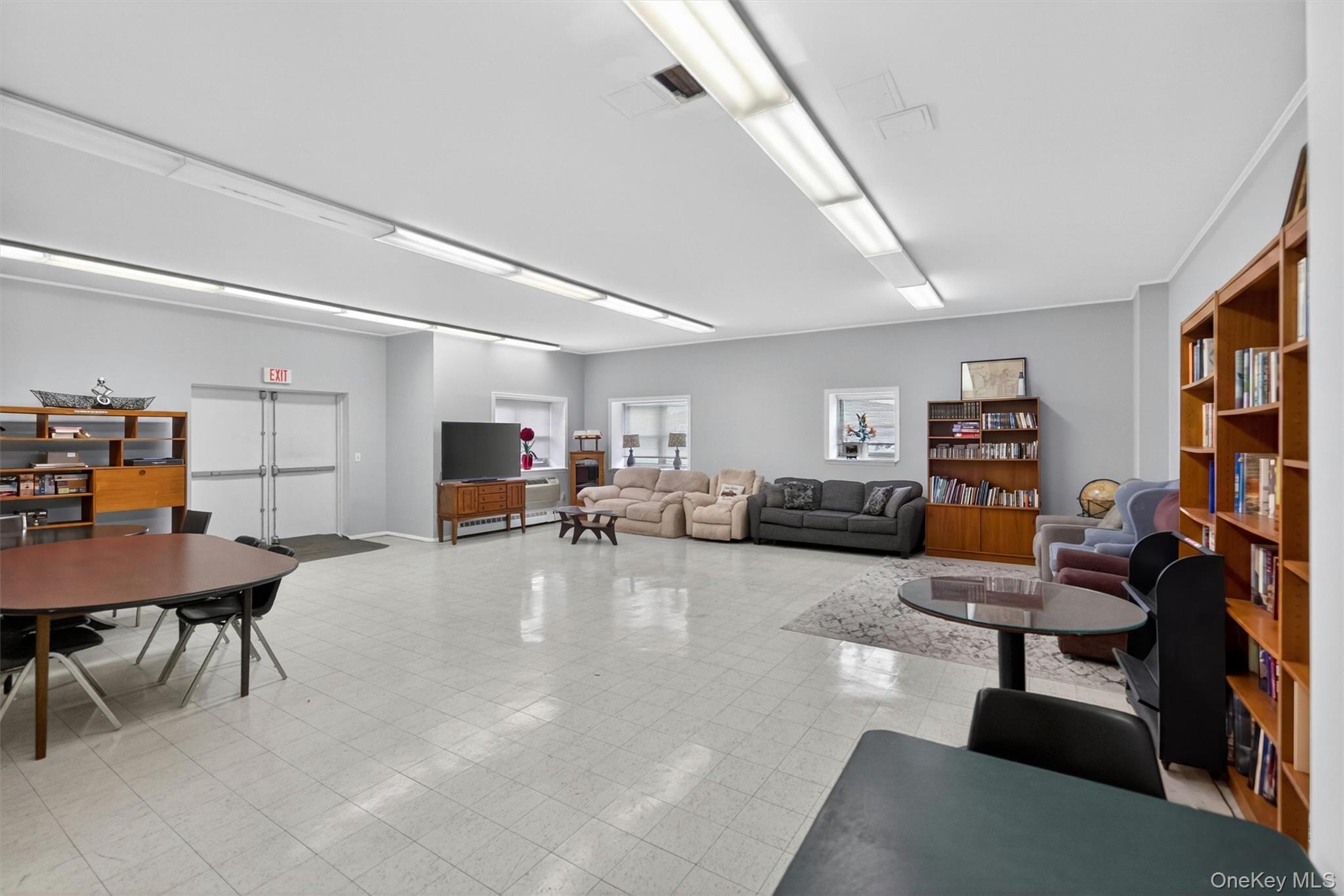 1 Lakeview Drive Unit: 1P