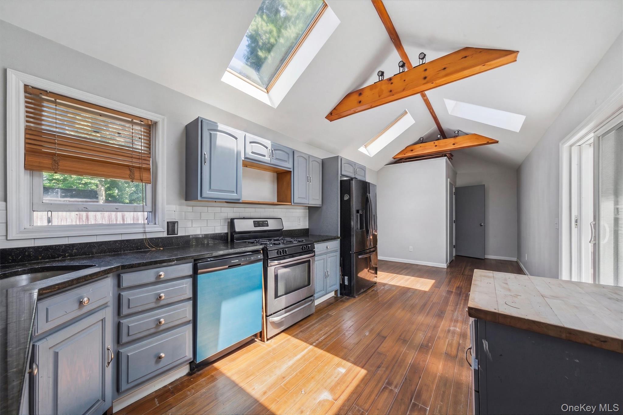 10 Dutchess Avenue
