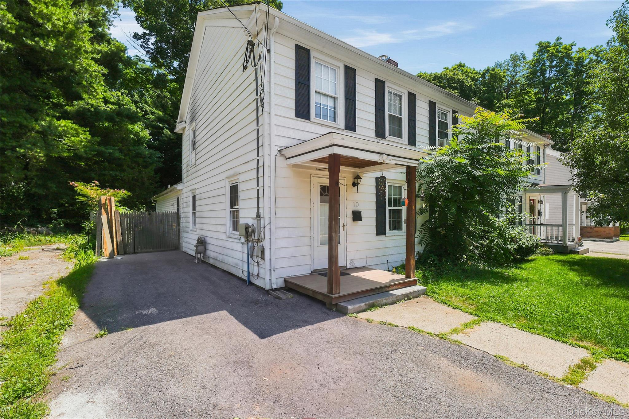 10 Dutchess Avenue
