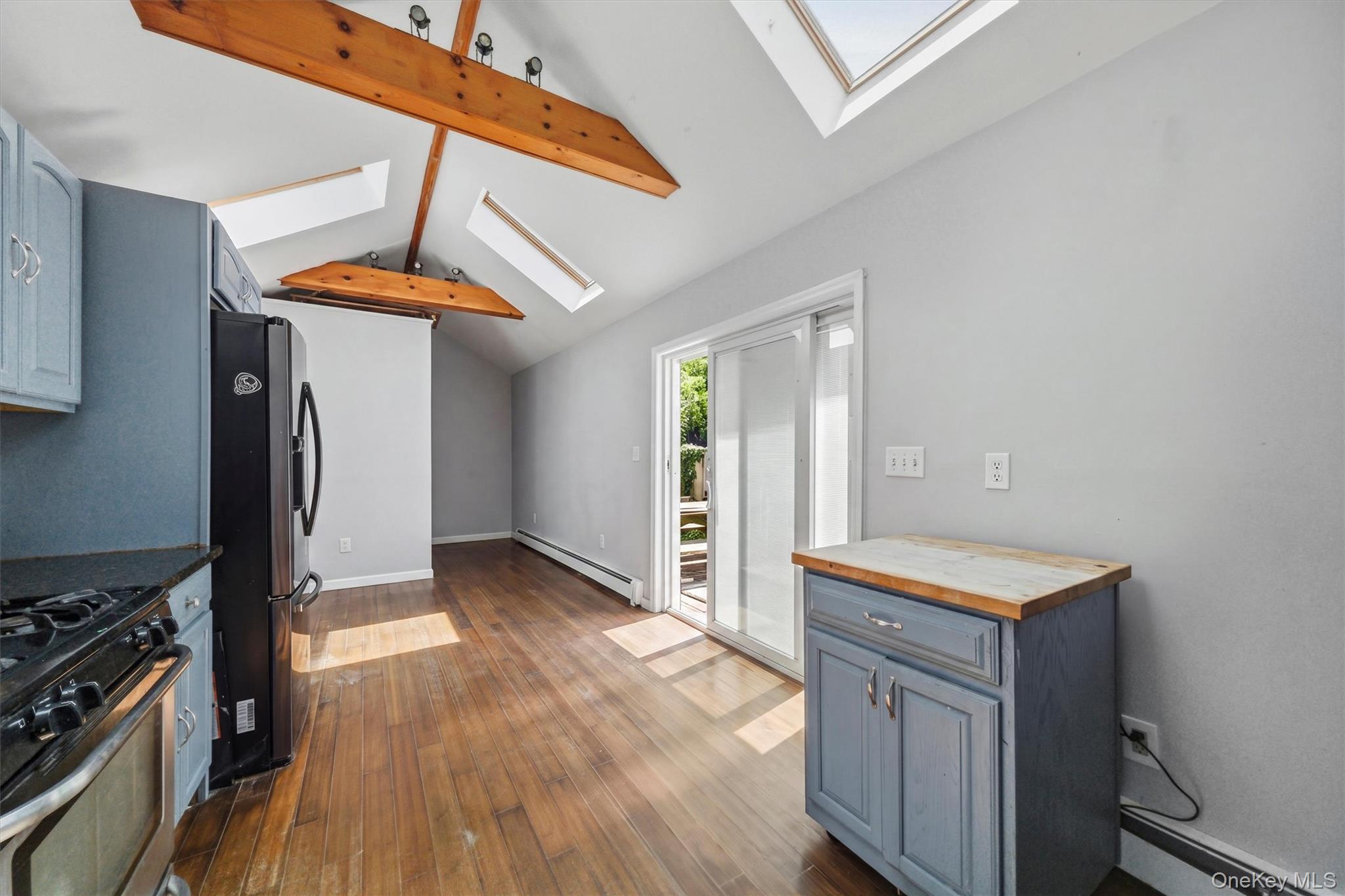 10 Dutchess Avenue