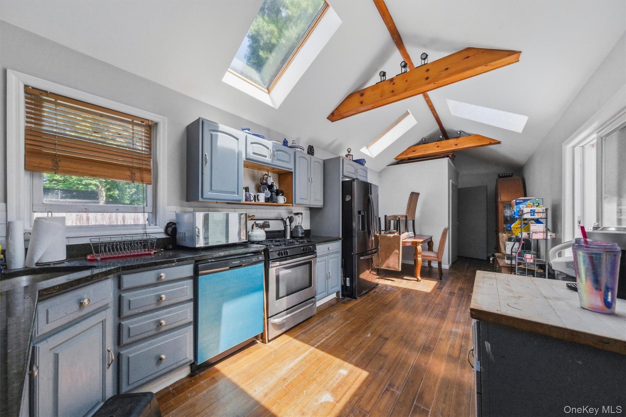 10 Dutchess Avenue