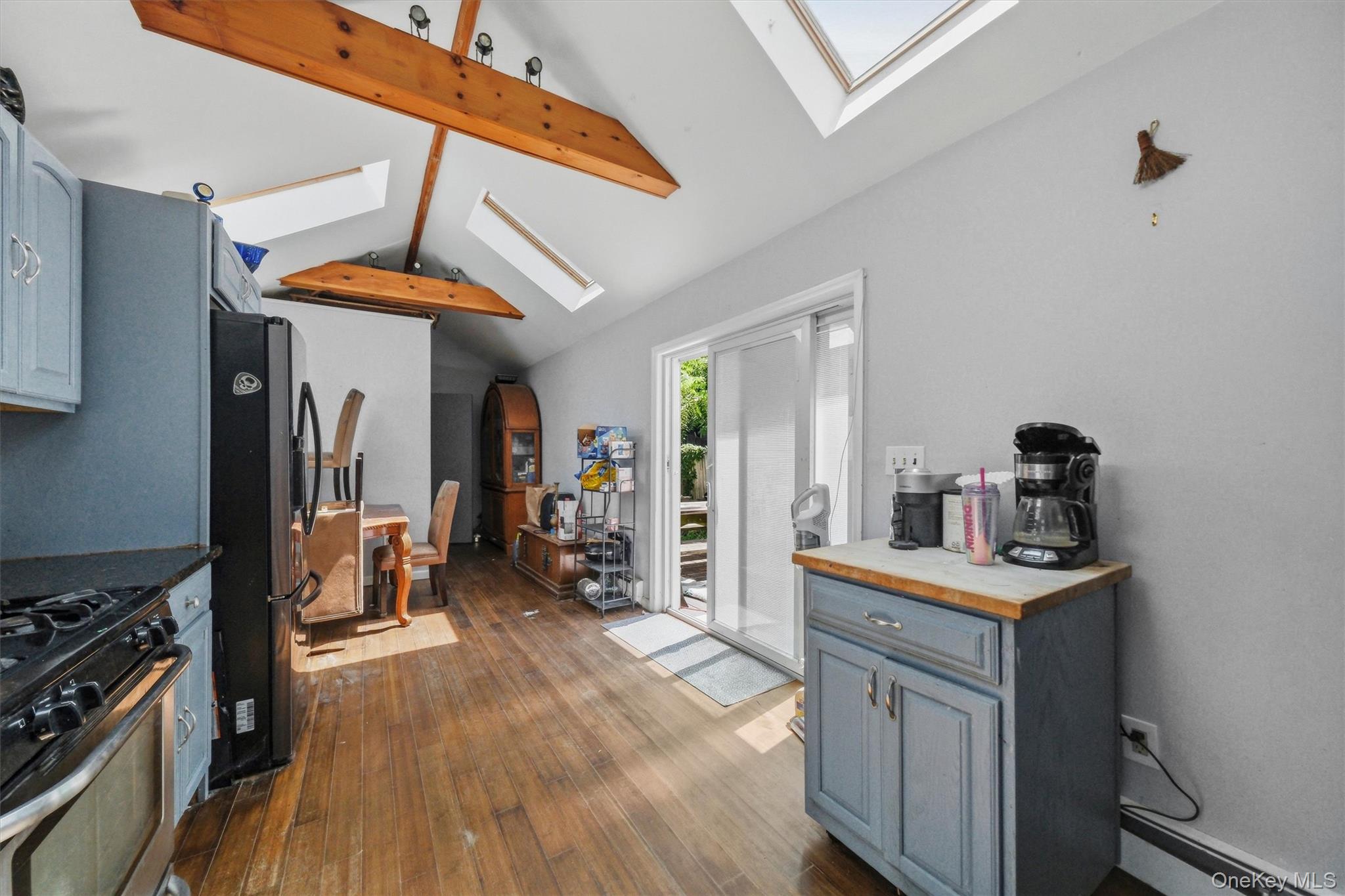 10 Dutchess Avenue