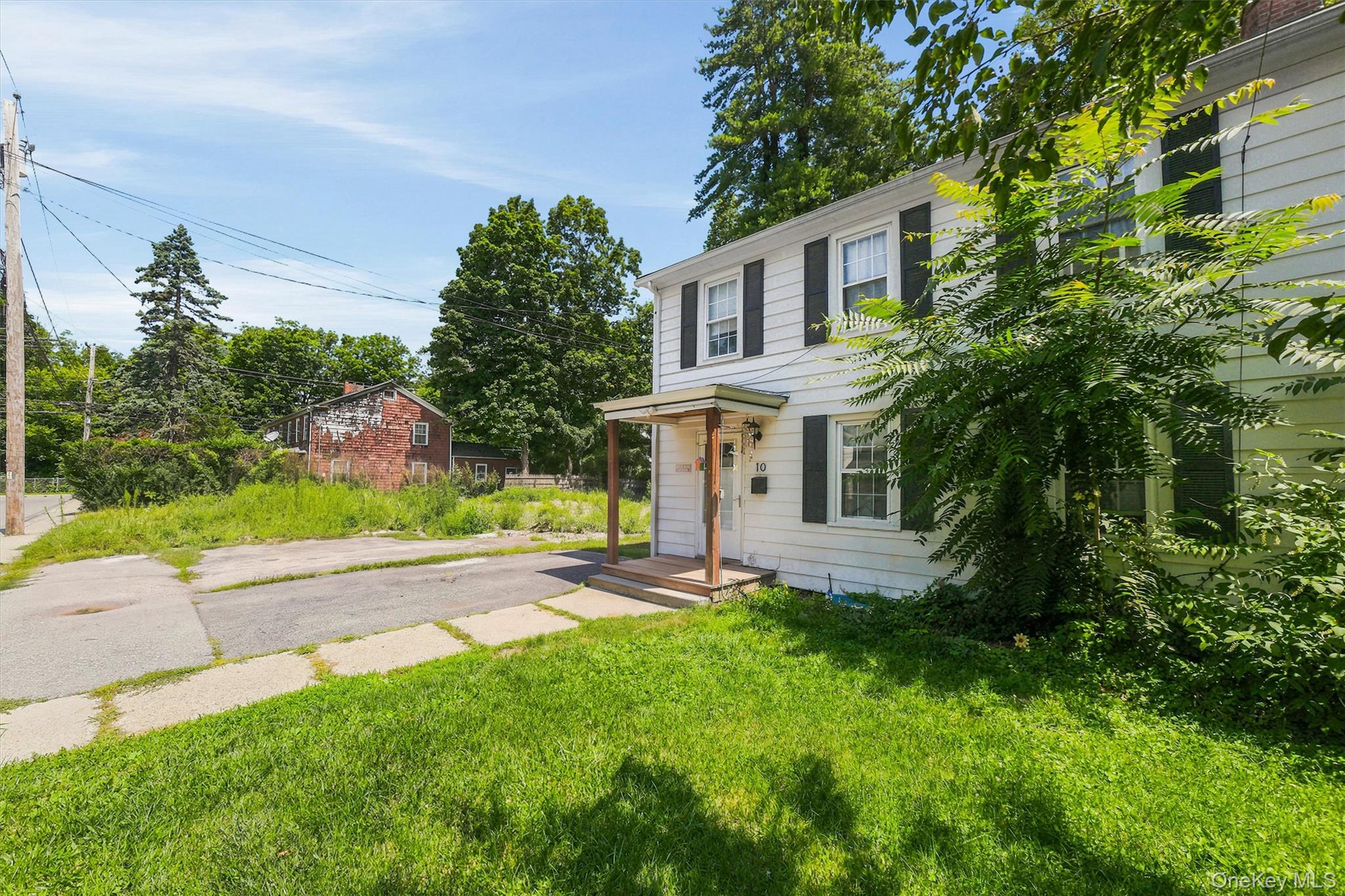 10 Dutchess Avenue