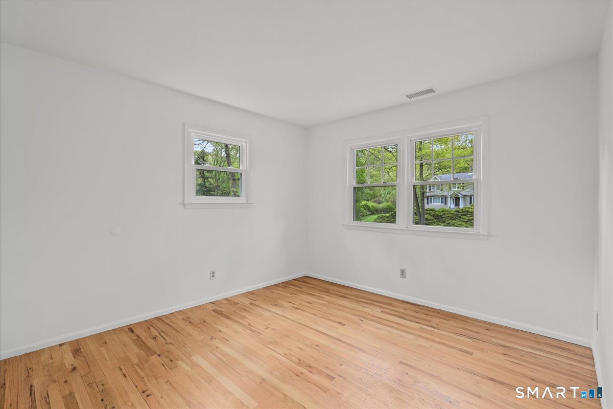 10 Silvermine Drive