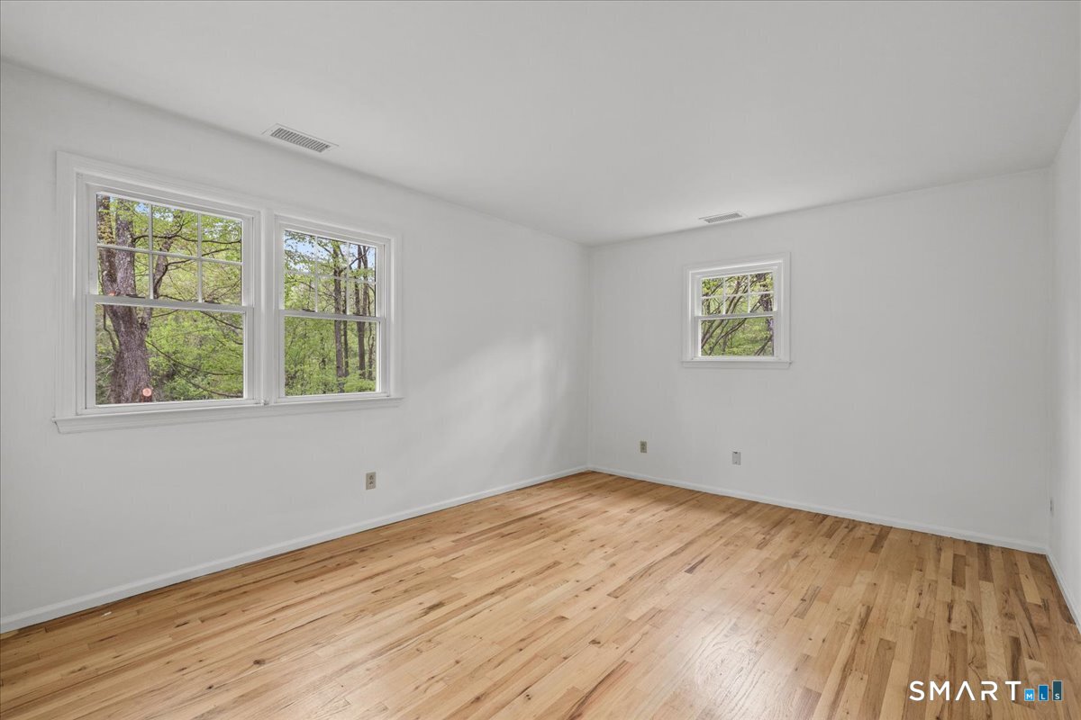 10 Silvermine Drive