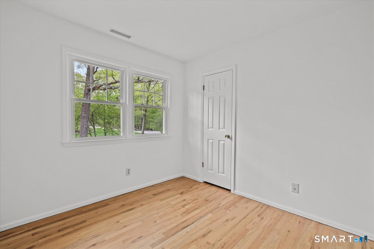 10 Silvermine Drive