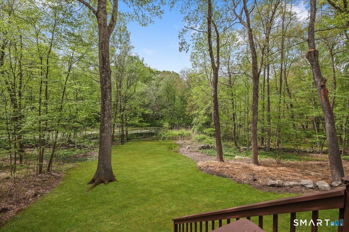 10 Silvermine Drive