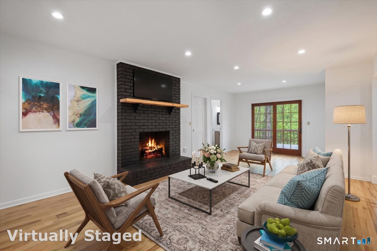 10 Silvermine Drive