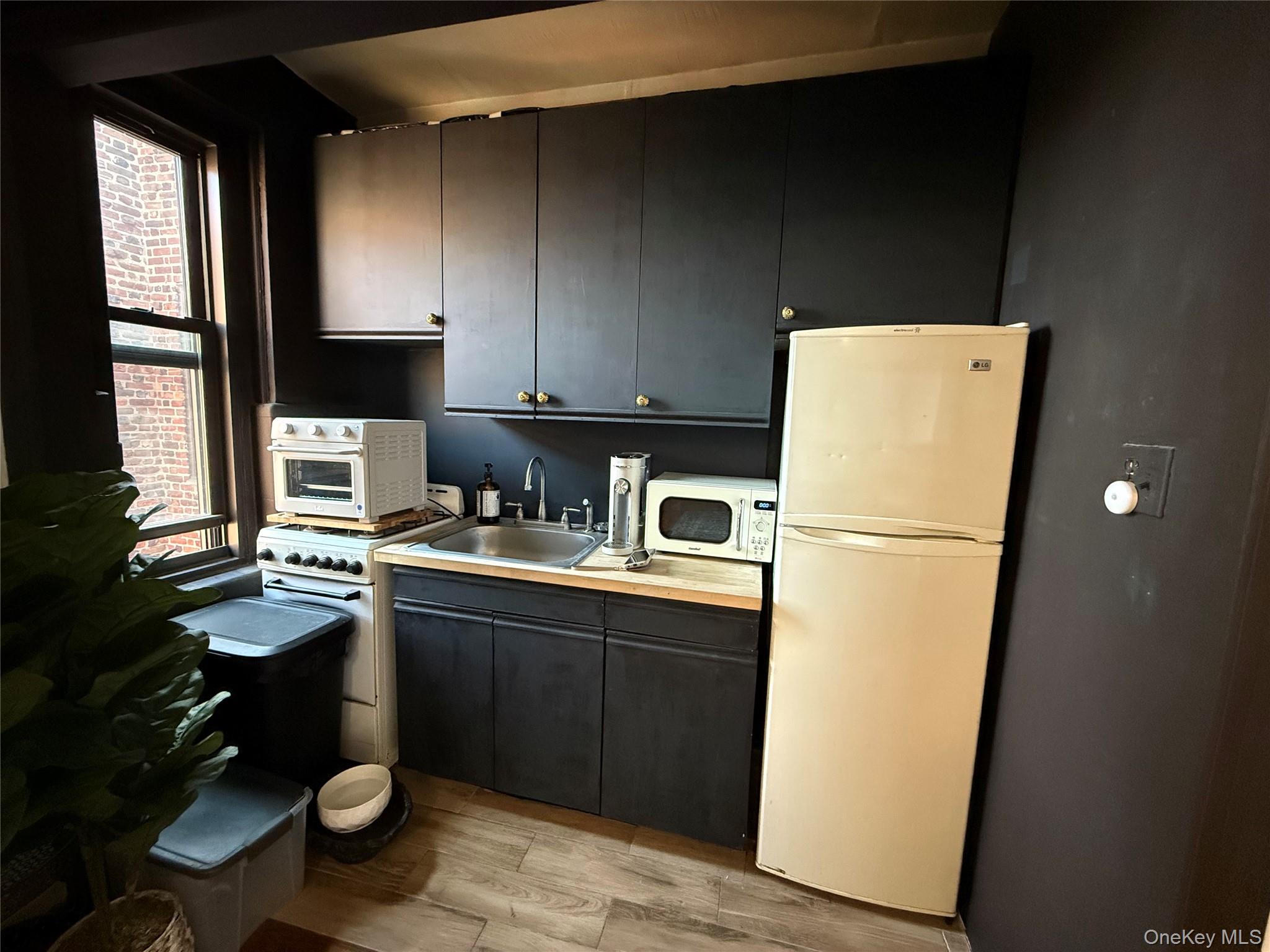 141 Woodmere Boulevard Unit: #6J