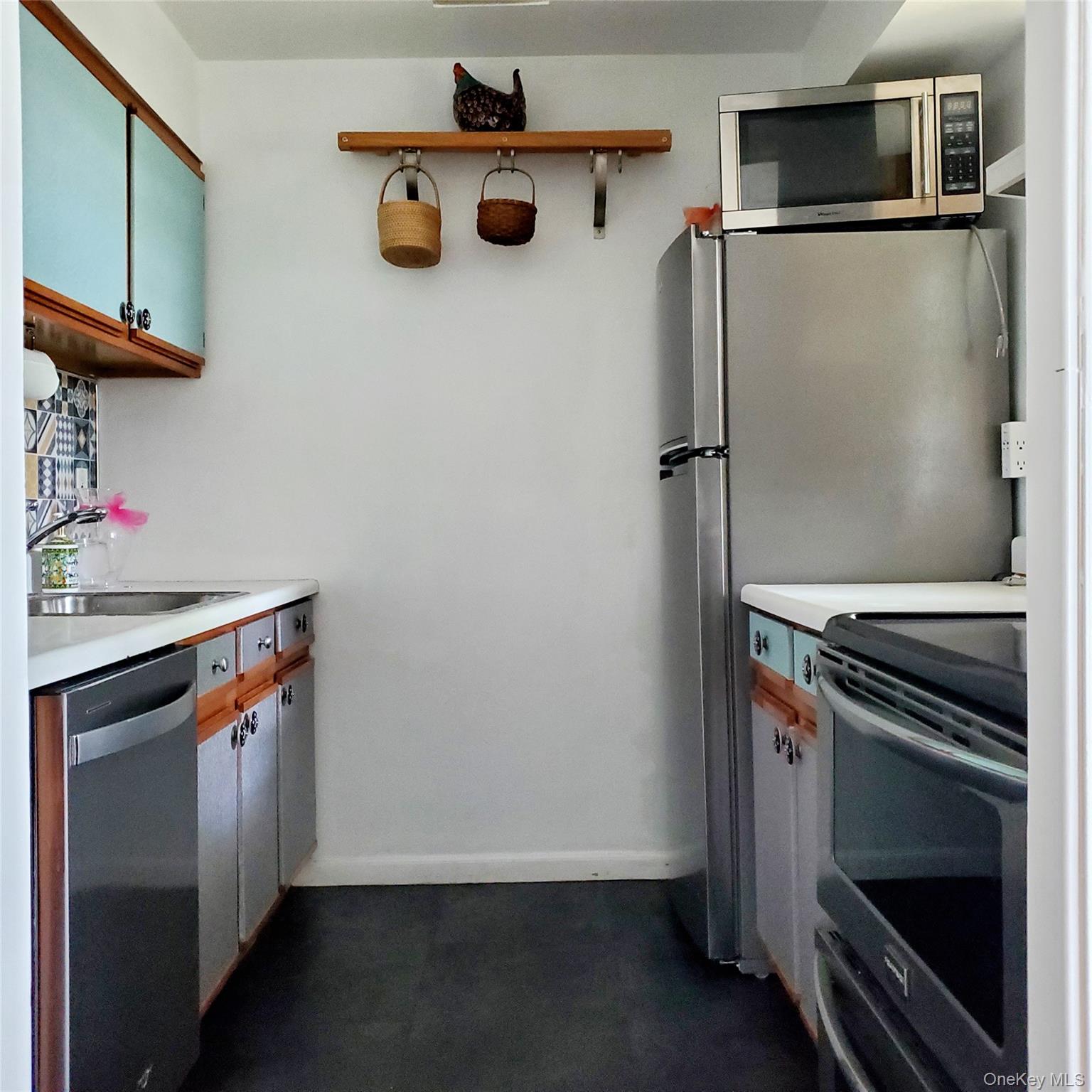 400 Mount Pleasant Avenue Unit: 3J