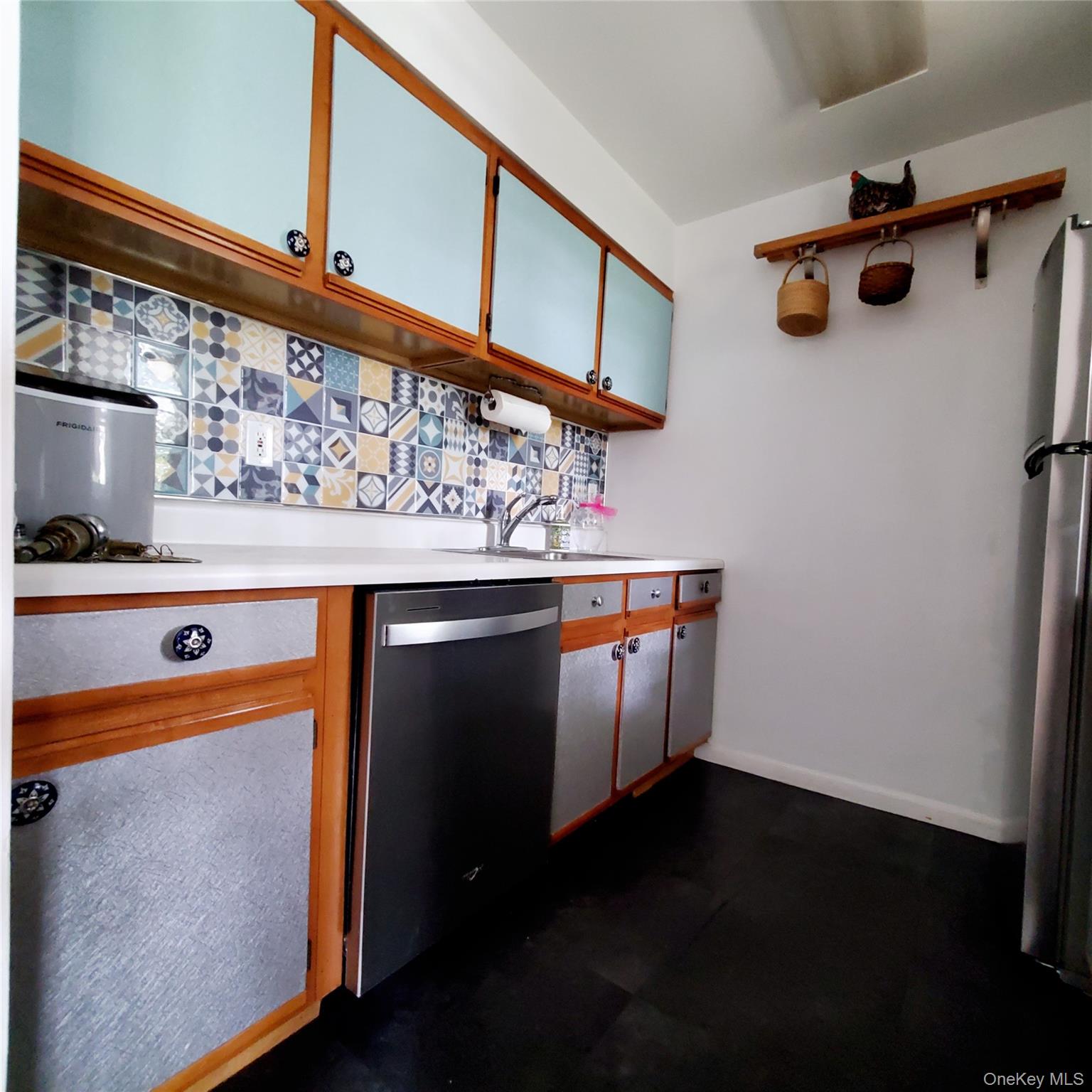 400 Mount Pleasant Avenue Unit: 3J