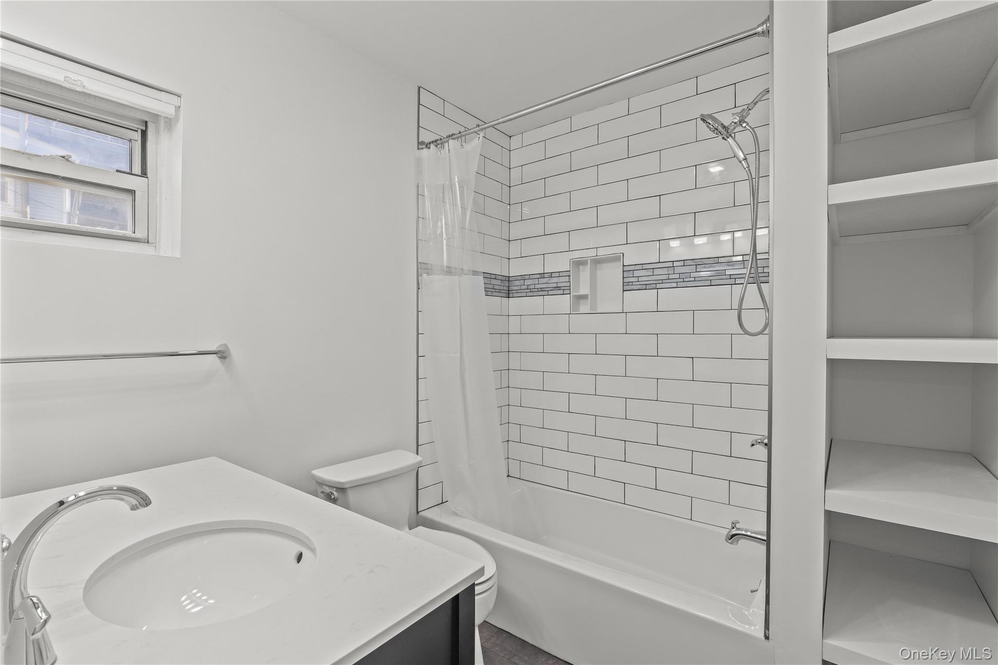 148 Beekman Avenue Unit: Unit #1