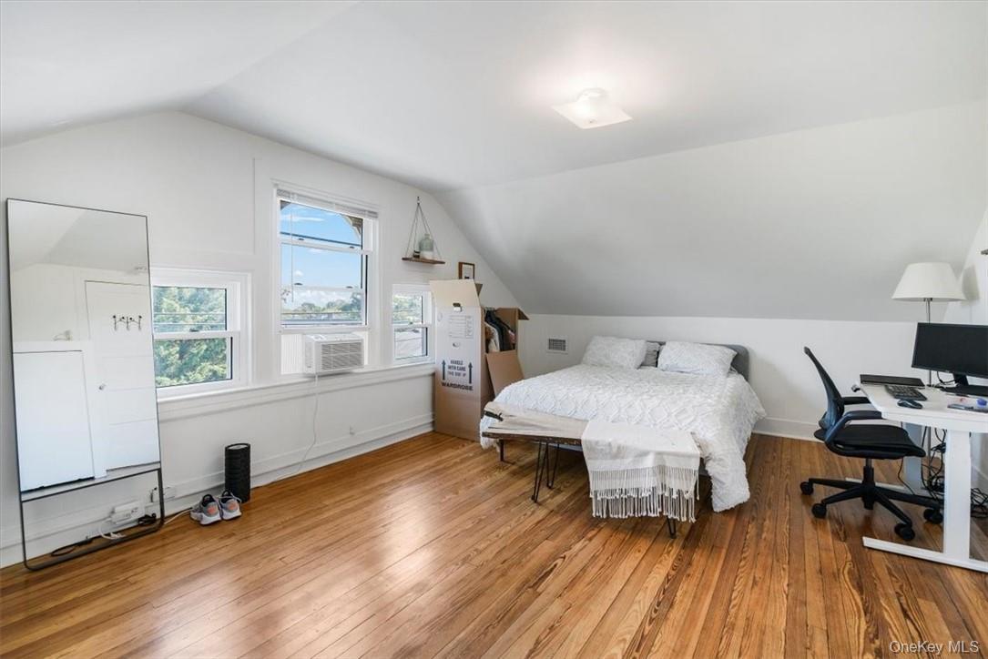 1 Bayview Avenue Unit: 2