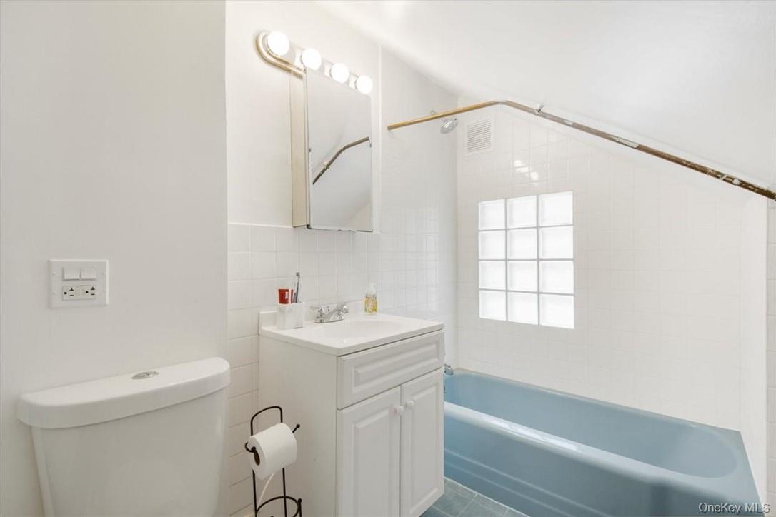 1 Bayview Avenue Unit: 2