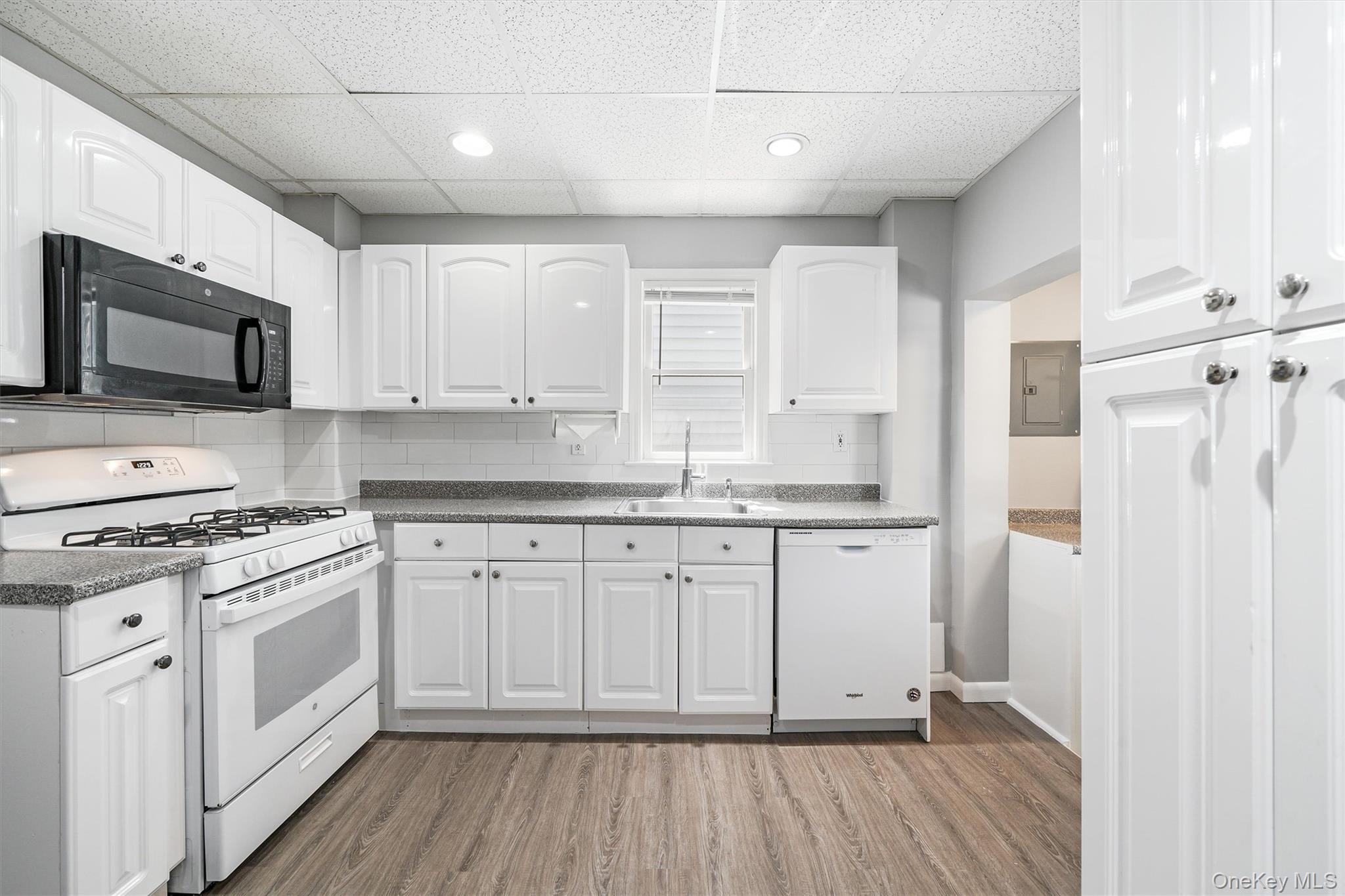 17 Lawrence Avenue Unit: 2