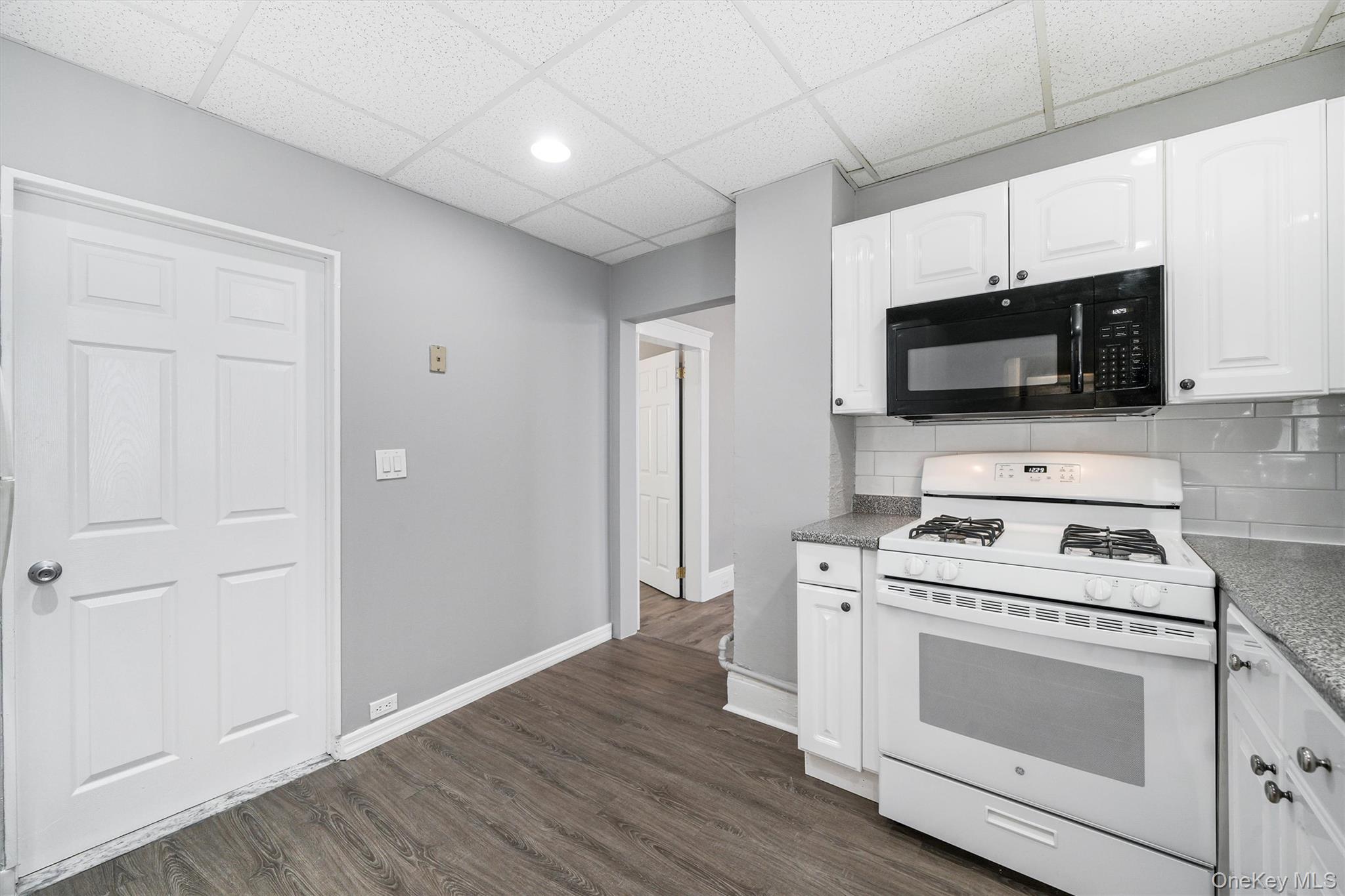 17 Lawrence Avenue Unit: 2