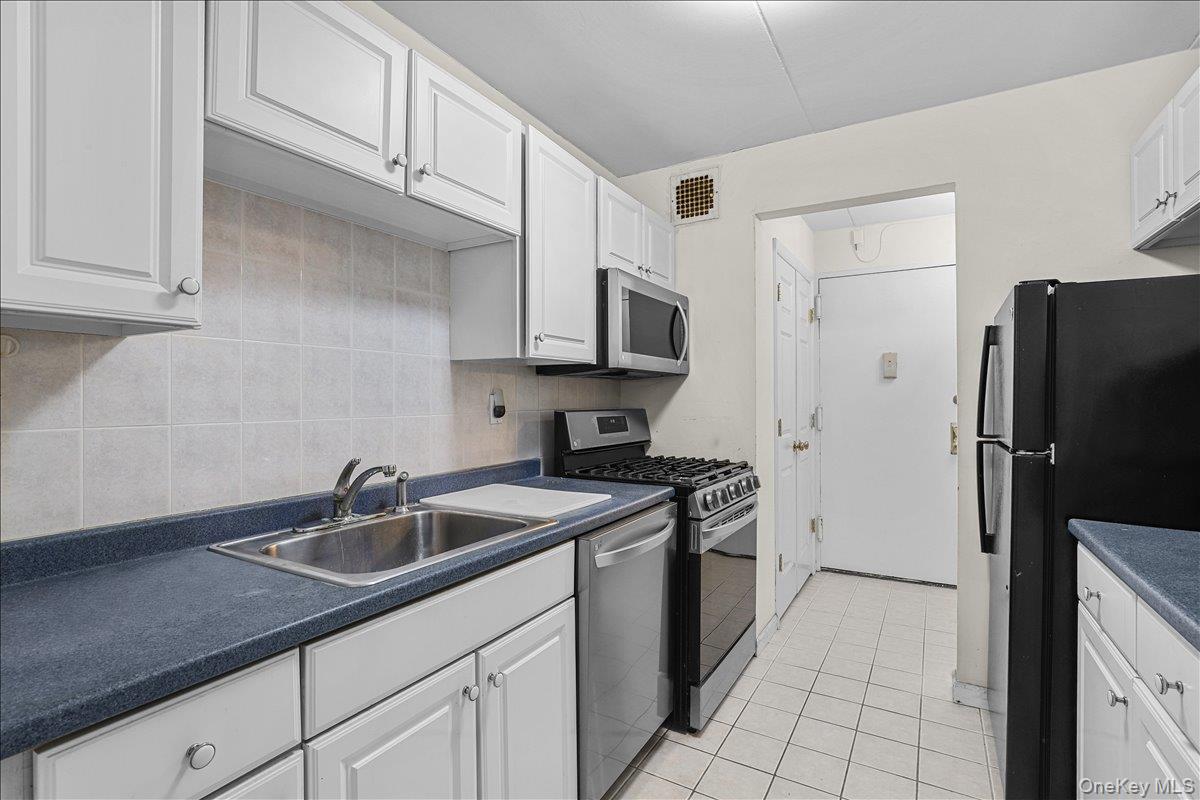 200 Diplomat Drive Unit: 3M