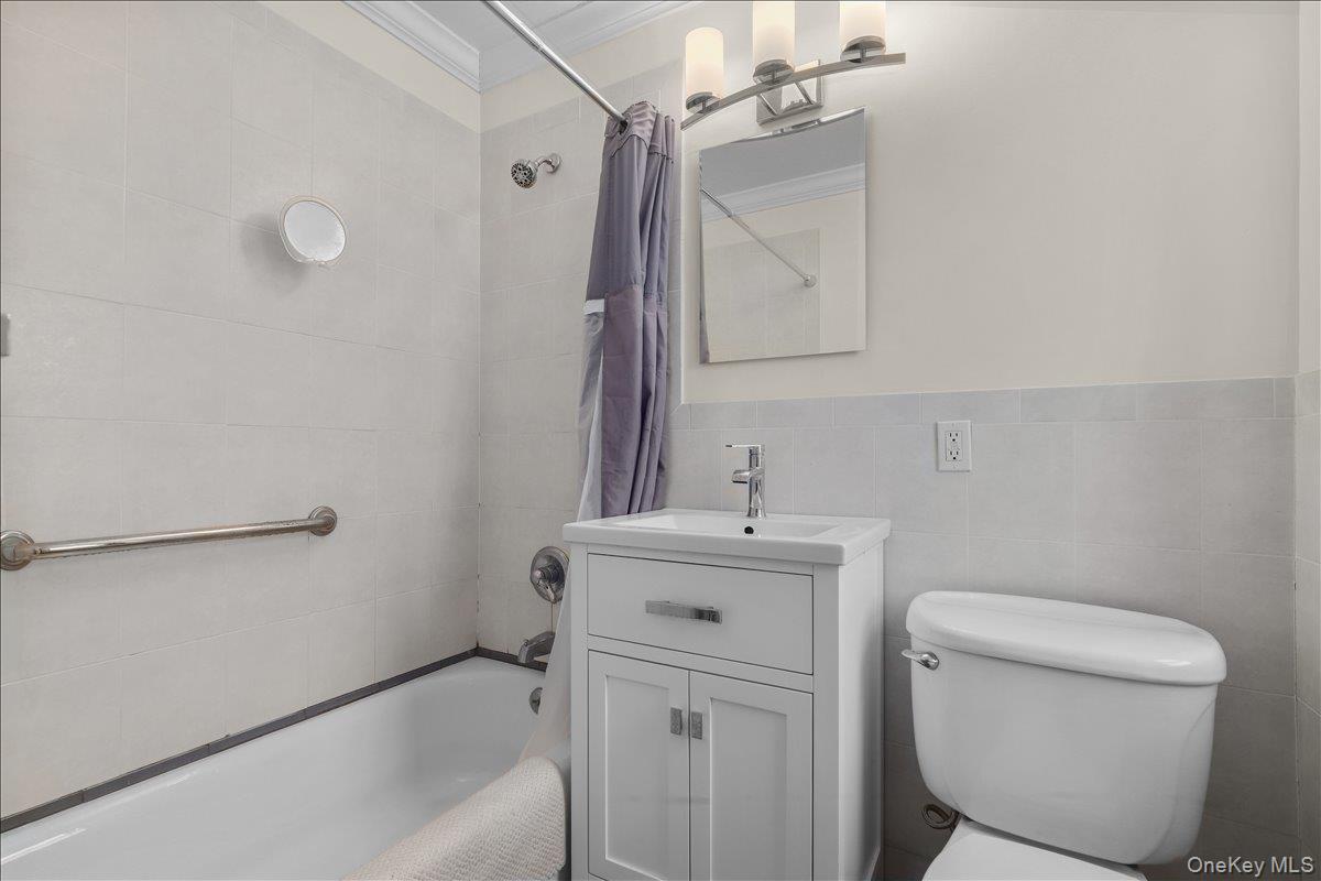 200 Diplomat Drive Unit: 3M