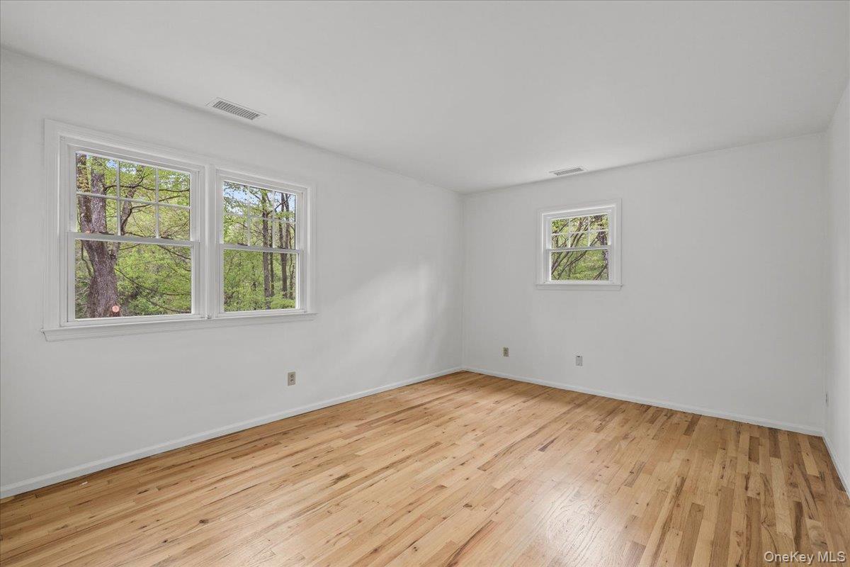 10 Silvermine Drive