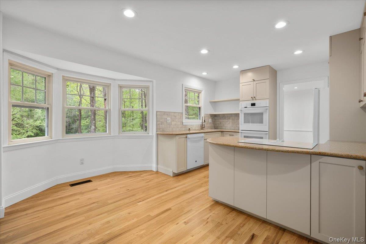 10 Silvermine Drive