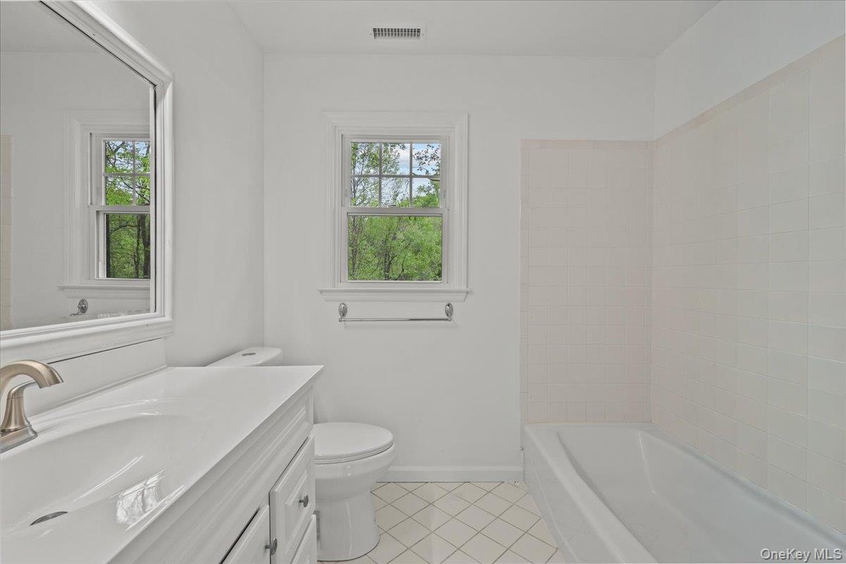 10 Silvermine Drive