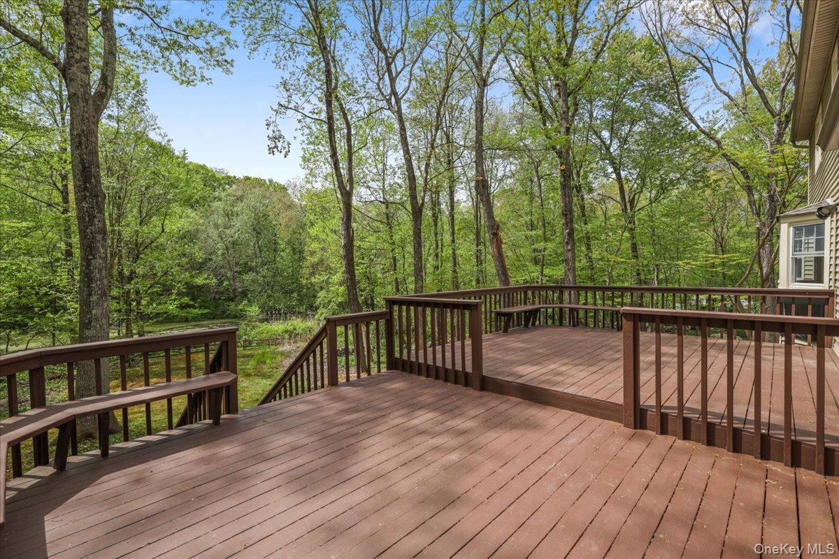 10 Silvermine Drive