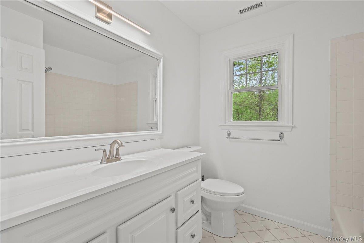 10 Silvermine Drive