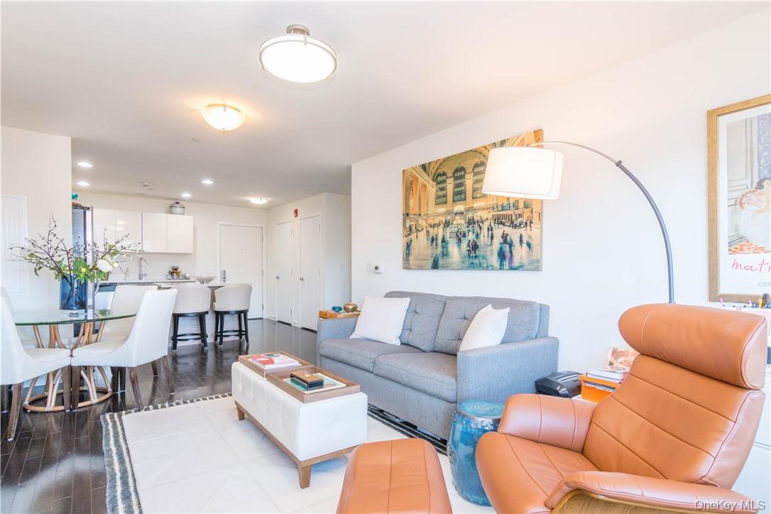 10 Dekalb Avenue Unit: 205