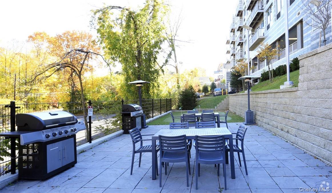 10 Dekalb Avenue Unit: 205